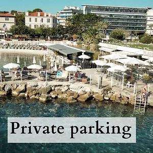 Royal - Luxury Hotel, Residence, & Frankrijk